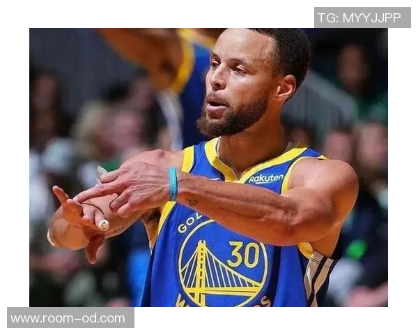 库里质疑裁判判罚程序称从未见过如此先延迟再吹犯规的情况